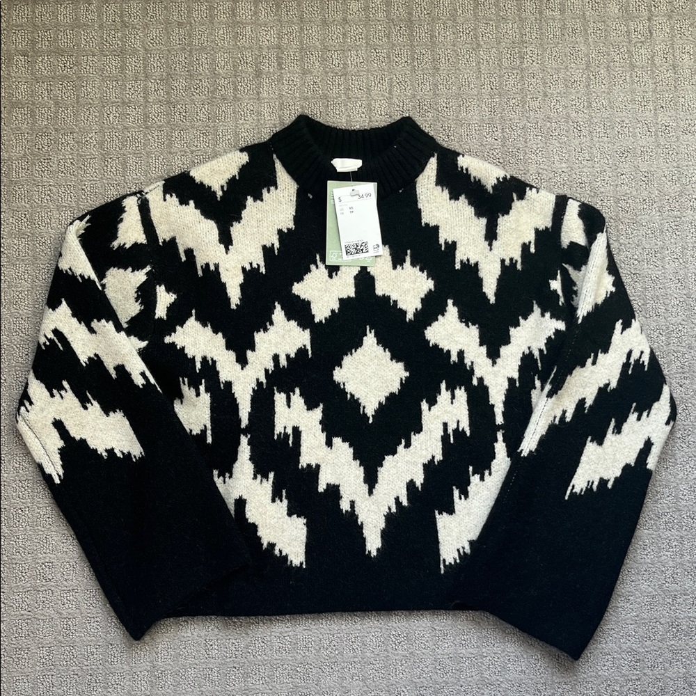 H&M Divided Black and Cream Patterned Sweater Size XS NWT